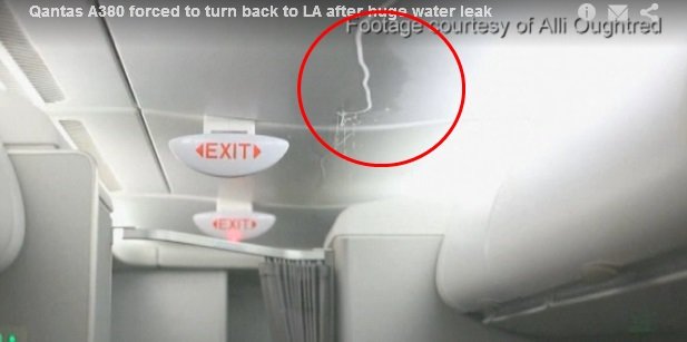 Stop kadras/Australijos oro linijų „Qantas“ skrydžio metu į lėktuvo saloną ėmė skverbtis vanduo.