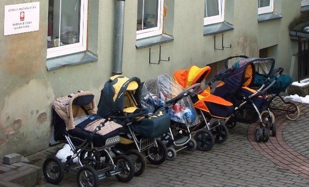 Organizatorių nuotr./Paramos koncerto „Degu kaip žvakė“ metu bus renkamos lėšos Motinos ir vaiko globos namams, kuriuose gyvena vienišos mamos su kūdikiais.