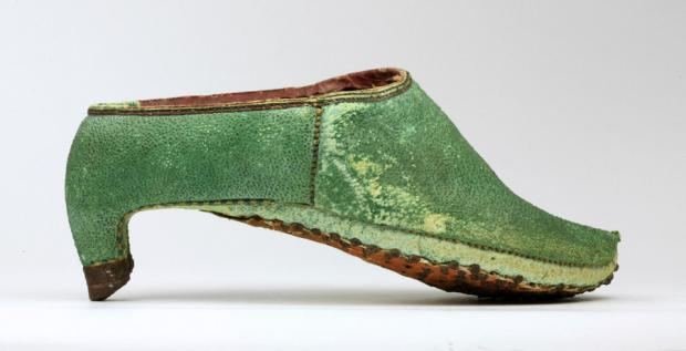 Toronto batų muziejaus nuotr. /Persijoje raiteliai dėvėjo tokius aukštakulnius