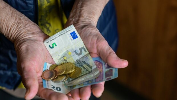 Į gyventojų sąskaitas jau plaukia II pensijų pakopos pinigai: dalijasi, kas jau pervedė