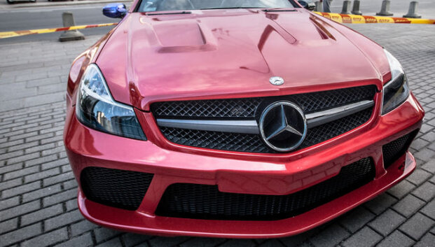 Bandydami užsienyje parduoti &bdquo;Mercedes-Benz SL65 AMG Black Series&ldquo; kopiją lietuviai susidūrė su sukčiumi prancūzu