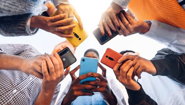 Telefonų mados prie&scaron; 5 metus ir dabar: kas pasikeitė?