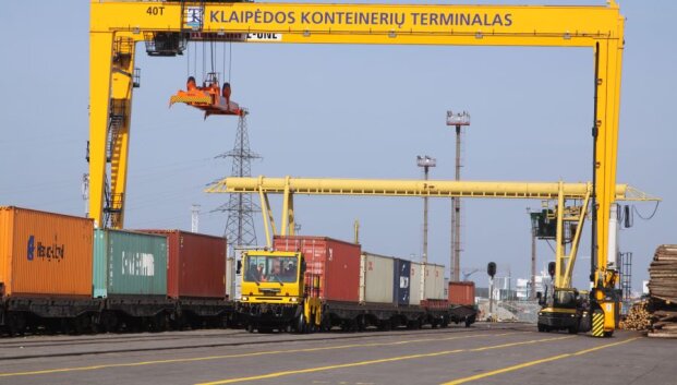 Brangi investicija: uosto bendrovėje pradėjo dirbti 5 mln. kainuojantis kranas