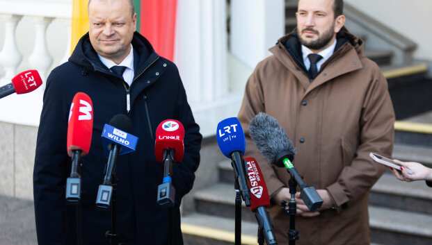 &bdquo;Smūgiu į nugarą&ldquo; Skvernelio apkaltintas Sinkevičius: &bdquo;Žmogi&scaron;kai jį palaikau&ldquo;