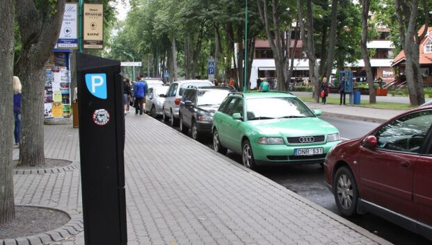 Palangoje už automobilių stovėjimą reikės mokėti ne tik vasarą