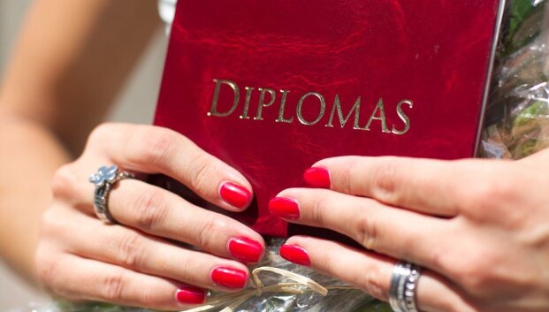 Su diplomu &ndash; į darbo biržą: ketvirtadalis absolventų &scaron;ią vasarą nedirbs