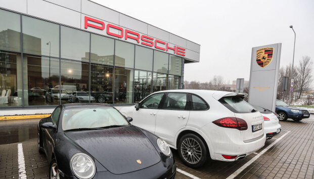 Vilniuje oficialiai atidarytas vienintelis &scaron;alyje &bdquo;Porsche&ldquo; automobilių salonas