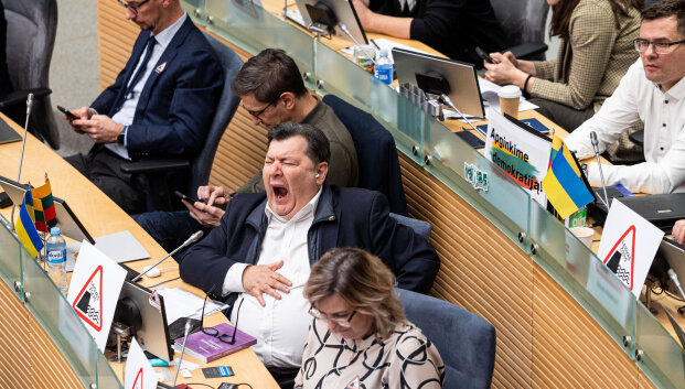 Ką Seimo salėje darė opozicija, nėra nauja: kada dar naudojama tokia taktika?
