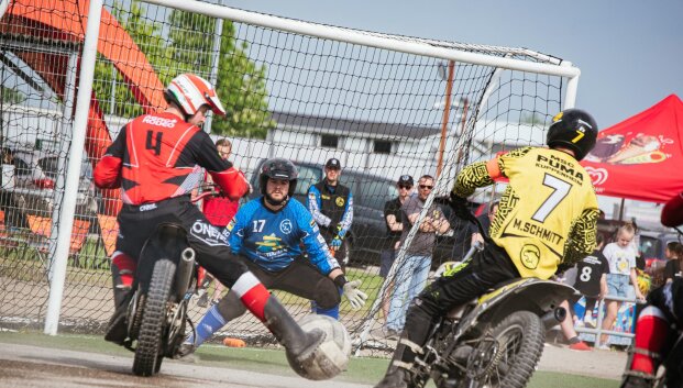 Dūmai parūko dėl motobolo &ndash; trims paspaudus stabdį, čempionate geidė žaisti tik viena komanda