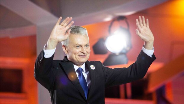 Pirmoji i&scaron;rinktojo prezidento kalba: G.Nausėda dėkojo &scaron;eimai, komandai ir I.&Scaron;imonytei