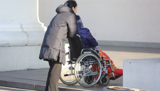 Dvejus metus specialios kėdutės neįgaliam vaikui laukusi mama: poreikio jau nebėra