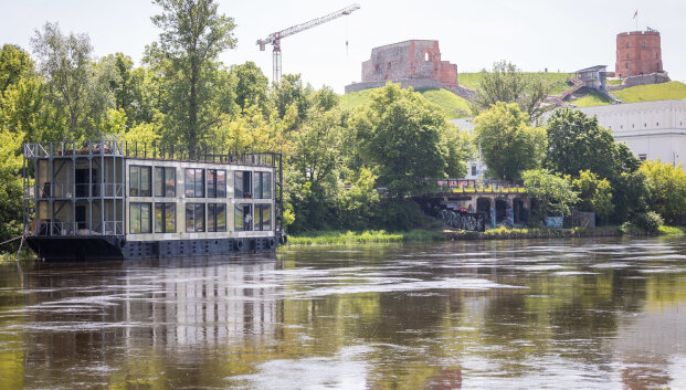Pirmasis Lietuvoje vie&scaron;butis ant vandens rado naują vietą: atskleidė, kada planuoja atsidaryti