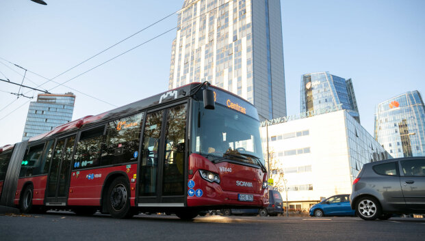 Kainų testas: vie&scaron;asis transportas prie&scaron; automobilį. Kuris nugalėjo?