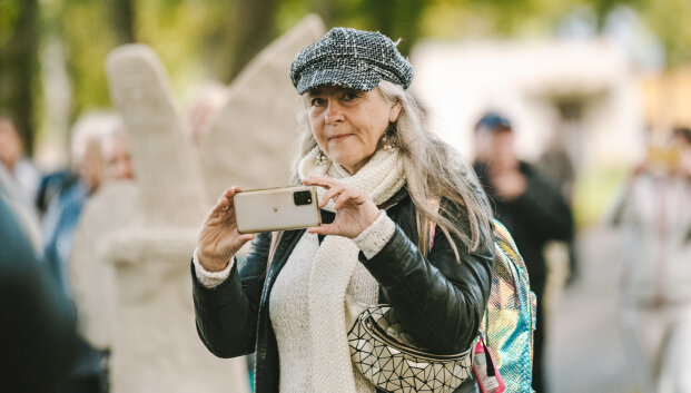 Angelų menininkė: vieną dieną pažvelgiau į &scaron;iuk&scaron;lių dėžę ir pamačiau sėdinčią figūrą