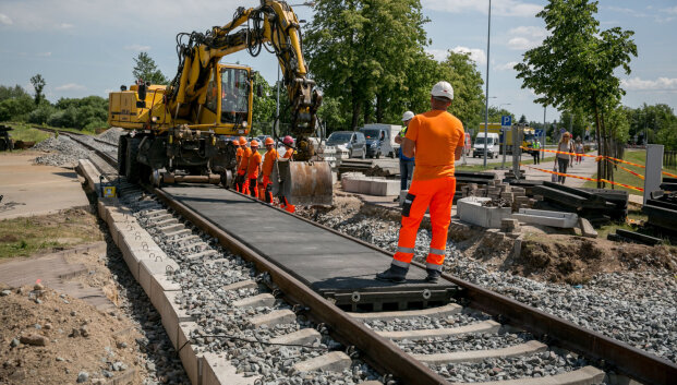 Latvijos geležinkeliai i&scaron; LTG reikalauja dar 33 mln. eurų už i&scaron;ardytą ruožą į Rengę
