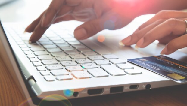 Nakvynę internetu norėjusi rezervuoti moteris negalėjo pasinaudoti banko kortele: paai&scaron;kino, kas nutiko
