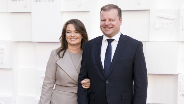 Etikos sargai: Saulius Skvernelis įstatymo nepažeidė, bet žmonos akcijas deklaruoti turėtų