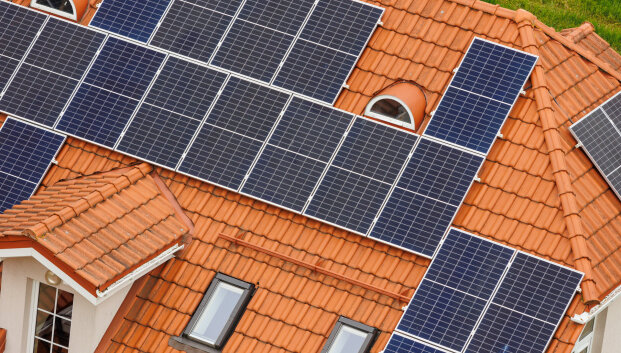 Už gaminančių vartotojų sukauptą elektros perteklių tiekėjai netrukus skaičiuos kompensacijas: kiek mokės?