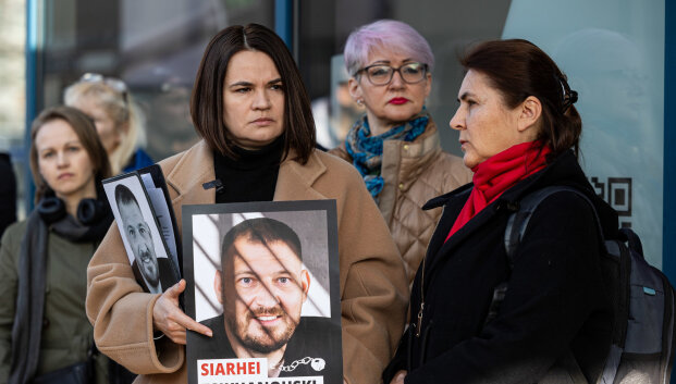 &bdquo;Parodykite, ar jie gyvi&ldquo;: baltarusiai prie ambasados Vilniuje protestavo prie&scaron; opozicionierių kalinimą