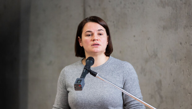 Sviatlana Cichanouskaja sako į Var&scaron;uvą persikėlusi dėl saugumo, bet nenorinti kurti politinės dramos