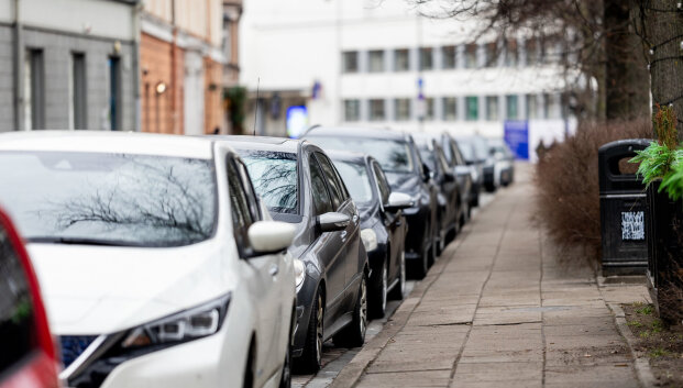 Nuo antradienio Vilniuje &ndash; daug naujovių: &scaron;tai kiek kainuos automobilių statymas ir vie&scaron;ojo transporto bilietai