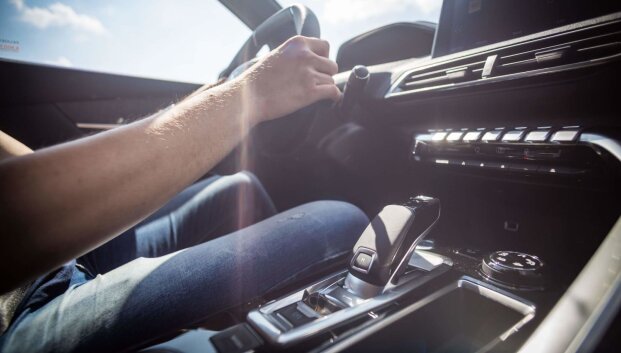 &bdquo;Augina&ldquo; automatines pavarų dėžes: &bdquo;Peugeot&ldquo; 6 laipsnių meta į &bdquo;&scaron;iuk&scaron;liadėžę&ldquo;, turi 8 laipsnių