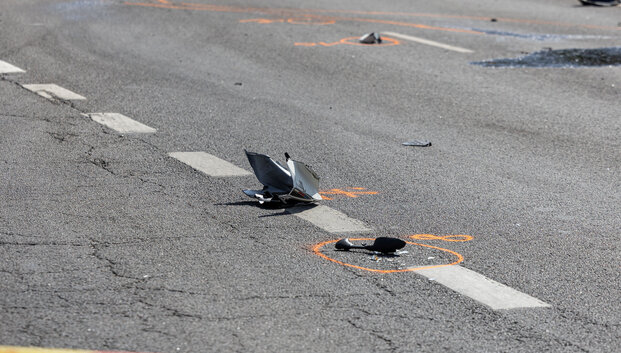 Avarija Tel&scaron;iuose: motociklą vairavęs paauglys atsidūrė po automobilio ratais