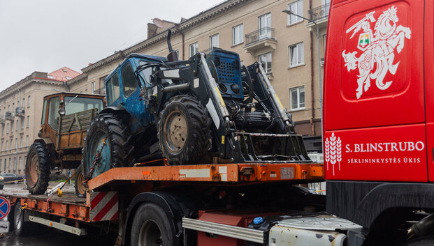 Vilniaus centre &ndash; aprūdijusių traktorių paroda: protestuojantys ūkininkai keičia taktiką
