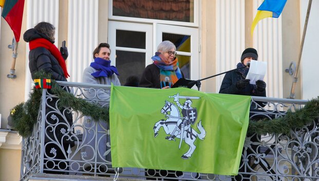 Mada kaip politinis įrankis: dizainerė atskleidžia, kaip drabužiai ir siuvinėjimas gali tapti aktyvizmo forma