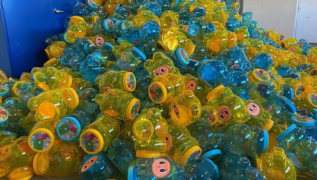 Muitinė sulaikė 3300 kg saldainių: tūkstančiai saldėsių i&scaron;pakuoti rankomis