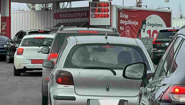 Degalai pigiau: kuriomis dienomis degalinės taiko nuolaidas?