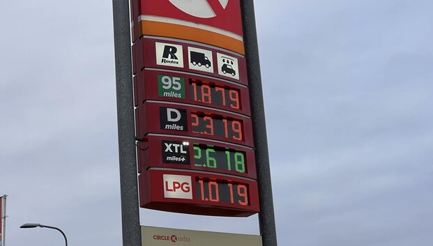Palyginkime: kiek atpigo degalai, kritus naftos kainai?