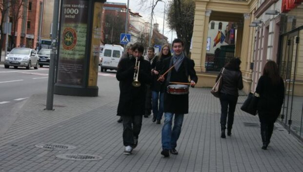 Moksleiviai &bdquo;žais&ldquo; politikus