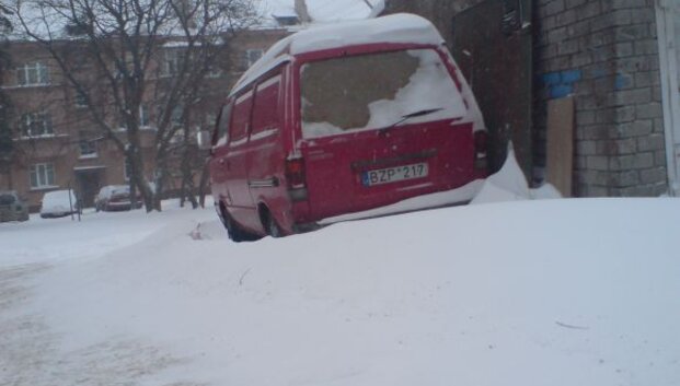 Į kovą su sniego pusnimis stoja patys klaipėdiečiai
