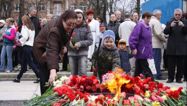 Gegužės 9-osios minėjimas Klaipėdoje skendo tulpėse ir ramybėje (nuotraukos)