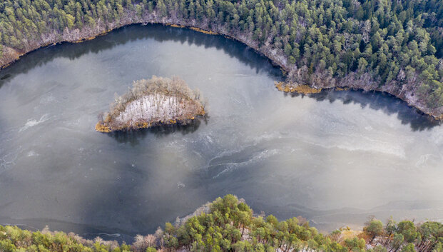 Ne tik žalias vanduo, bet ir misti&scaron;ki piliakalniai &ndash; i&scaron; naujo atraskite Verkių parką