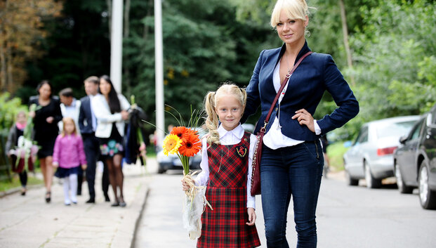 Į pirmąją klasę dukrą Mariją palydėjusi Ingrida Martinkėnaitė: &bdquo;Nėra ko slėpti, pradinėse klasėse buvau didelė padauža&ldquo;