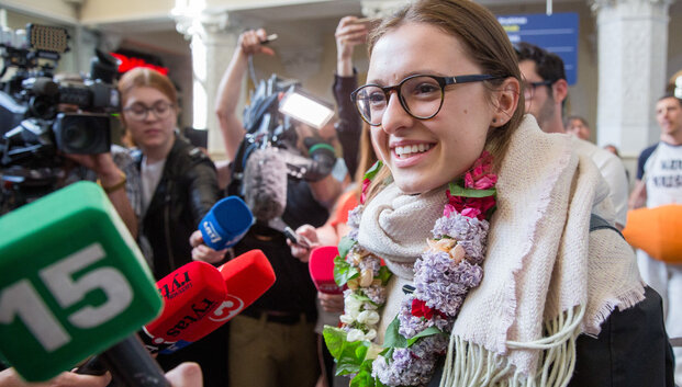 Ieva Zasimauskaitė grįžo į Lietuvą: oro uoste gerbėjai pasitiko plojimais