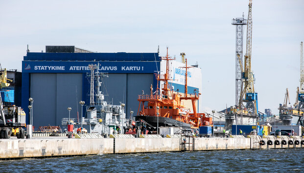 Teismas: &bdquo;ABB Robotics&ldquo; turi sumokėti 84 tūkst. eurų baudą Vakarų laivų gamyklai
