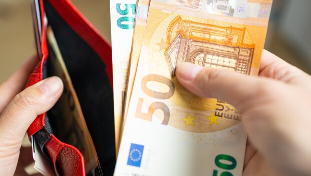 Gyventojams siunčia įspėjimą: pinigines teks atverti plačiau