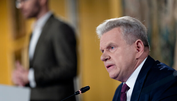 Nutinka ir Seime: teko vaduoti lifte pusvalandžiui įstrigusį parlamentarą Jaroslavą Narkevičių