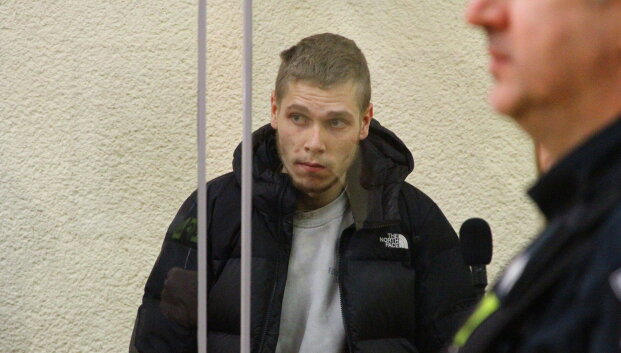 Klebono pasitikėjimą įgavęs vaikinas sulaužė du Dievo įsakymus: susigundė atidaryti klebonijos seifą