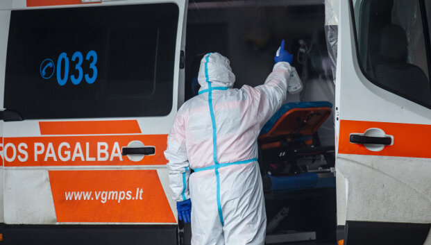 Kovoje su COVID-19 mirčiai į akis žvelgęs kaunietis papasakojo, kodėl spruko i&scaron; ligoninės