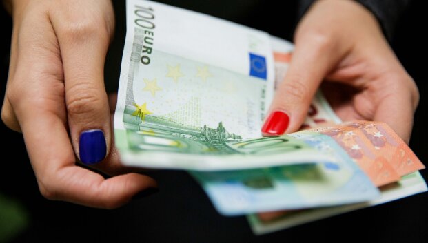 Neįprasta situacija &ndash; sulaukė 30 eurų pavedimo, nors pinigų nelaukė: bankai įspėja, ko nedaryti tokiu atveju