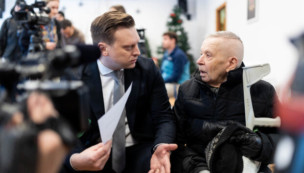 Per tragediją Vir&scaron;uli&scaron;kėse be namų ir tu&scaron;čiomis rankomis likęs senjoras guodėsi merui: &bdquo;Man nors pinigėlį pasiimti&ldquo;