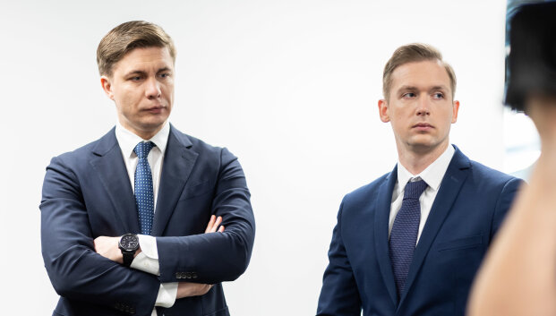 Būsimų kairiųjų vedlio rinkimų dėlionėje &ndash; valdžios skyrybų ir naujų rožių karų ženklai