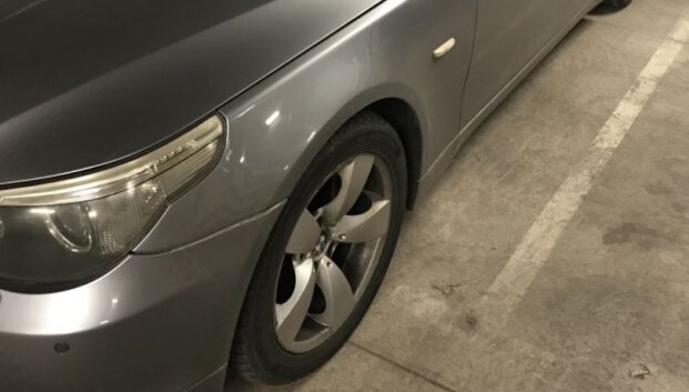 Po apsilankymo automatinėje plovykloje pabiro BMW žibintai, o ekspertai apkaltino vairuotoją