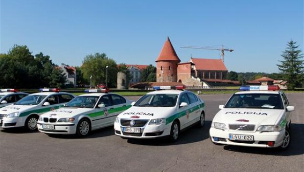 I&scaron;naudoję degalų limitą policijos automobiliai mėnesio pabaigoje važinėja tu&scaron;čiais bakais