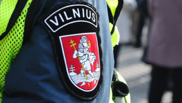 Neįtikėtina policijos klaida: niekuo dėtam vilniečiui ne tik skyrė baudas, bet ir i&scaron;krėtė namus