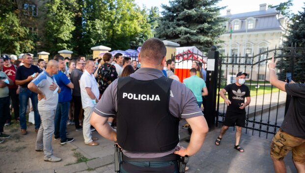 Vilniuje &scaron;imtai balsuoti negalėjusių baltarusių keikė A.Luka&scaron;enkos režimą ir dėkojo Lietuvos policijai